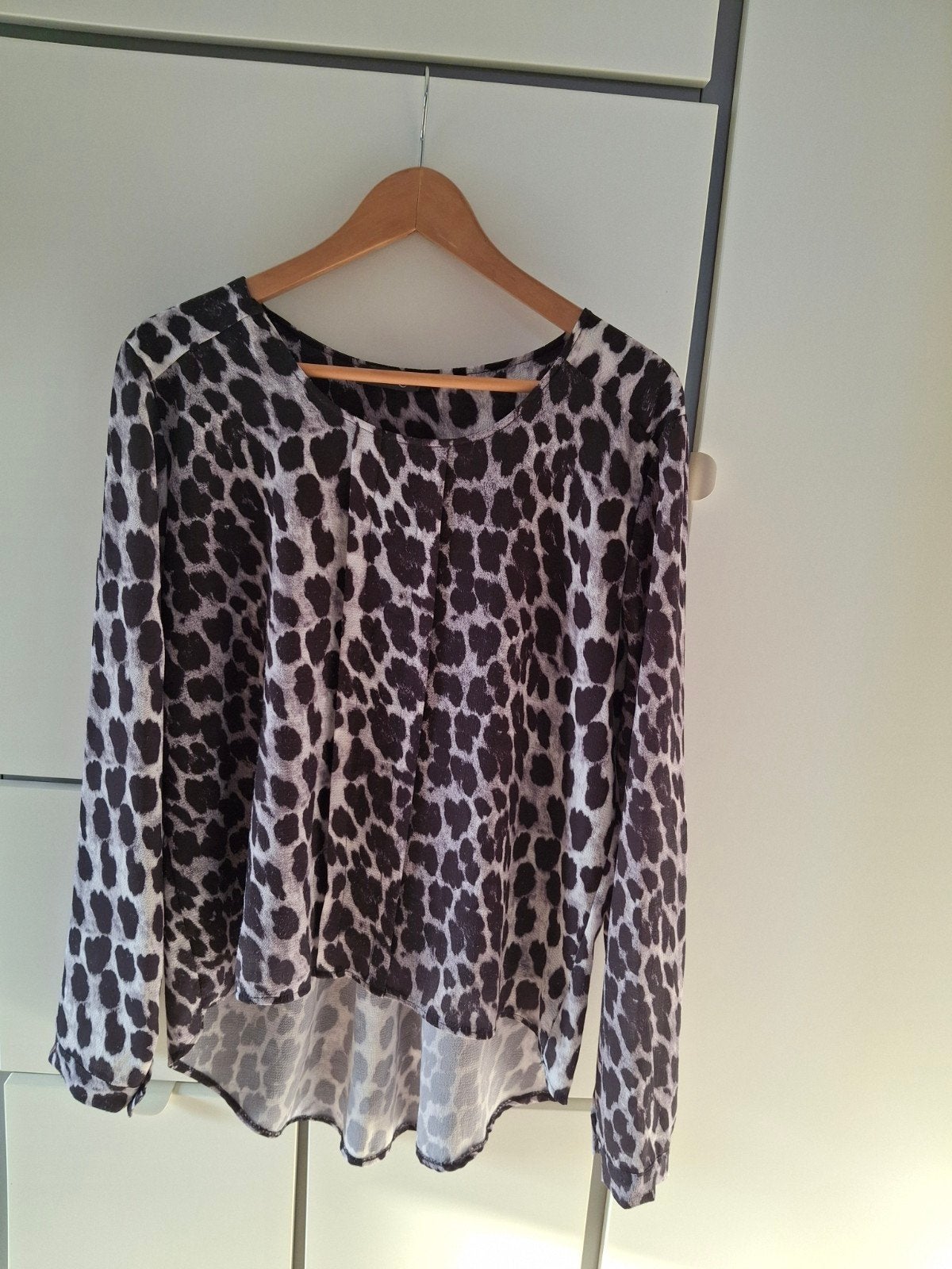 Perla Nera blouse met luipaardprint leopard gray maat L, Kleding | Dames, Perla Nera, Zwart, Maat 42/44 (L), Ophalen of Verzenden