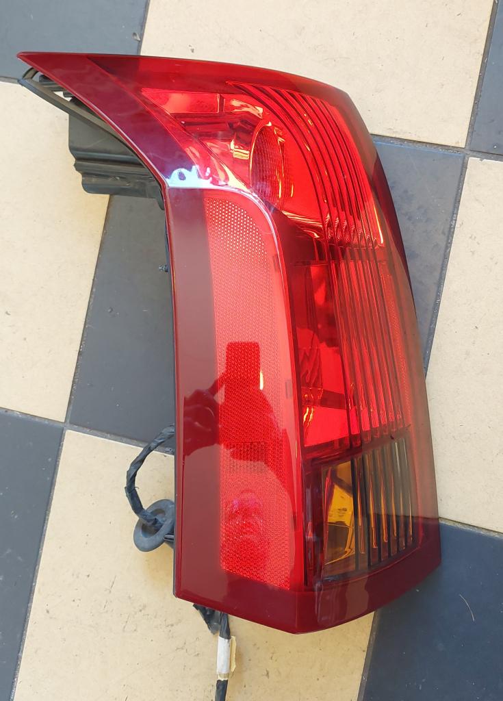 Cadillac CTS achterlicht 2003-2007, Auto-onderdelen, Gebruikt, Info@gm.com, Ophalen of Verzenden, P.O. BOX 33170 Detroit, MI 48232-5170