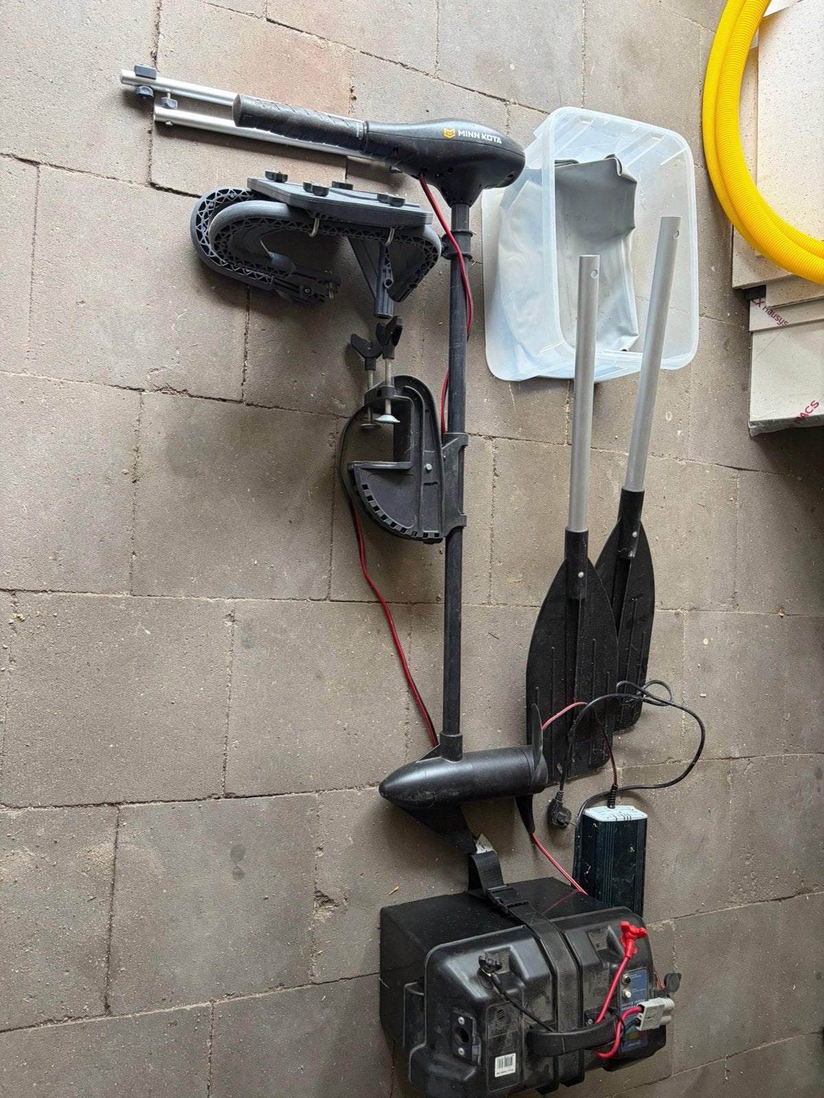 HELE SET: Minn Kota motor, accu, en gratis lekke opblaasboot, Ophalen, Zo goed als nieuw