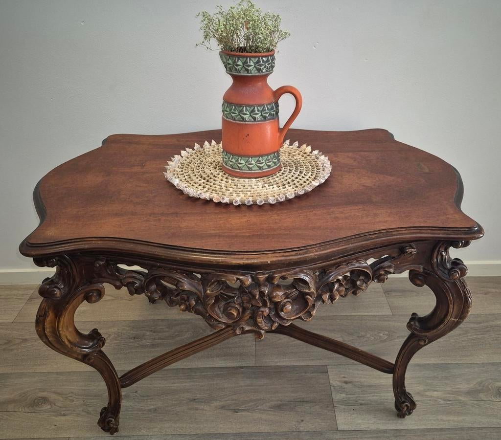 Zeer oude salontafel, Ophalen