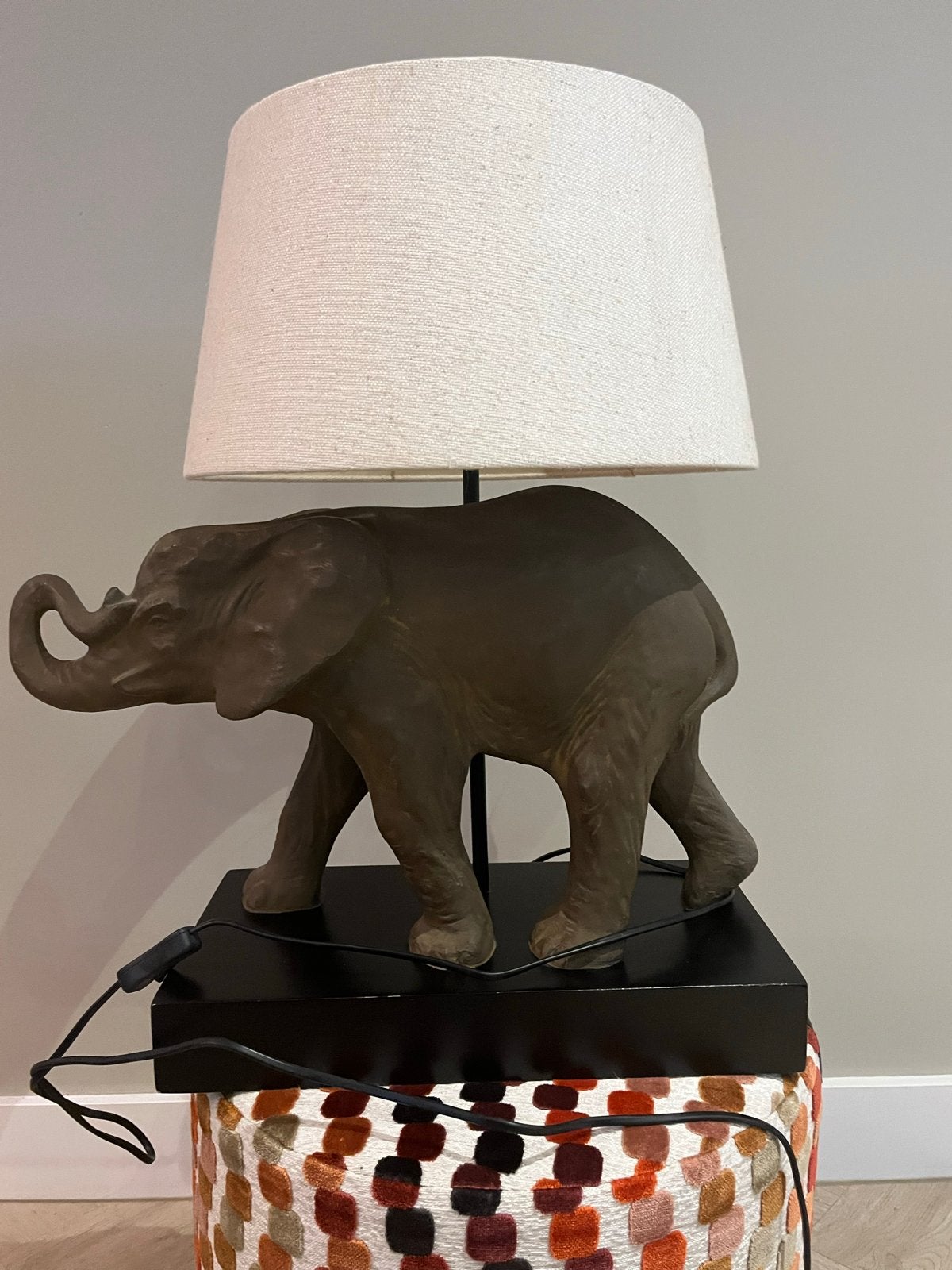 Tafellamp met olifant voet en linnen kap, Ophalen, Gebruikt, Textiel, Sfeerlamp