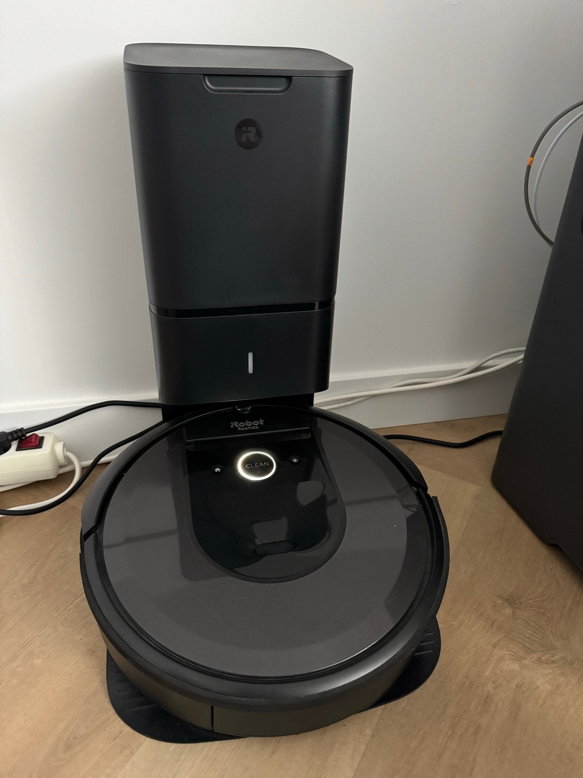 iRobot Roomba i7+ Robotstofzuiger met automatisch leegstatio, Witgoed en Apparatuur, Ophalen, IRobot, Automatisch legen, Zo goed als nieuw