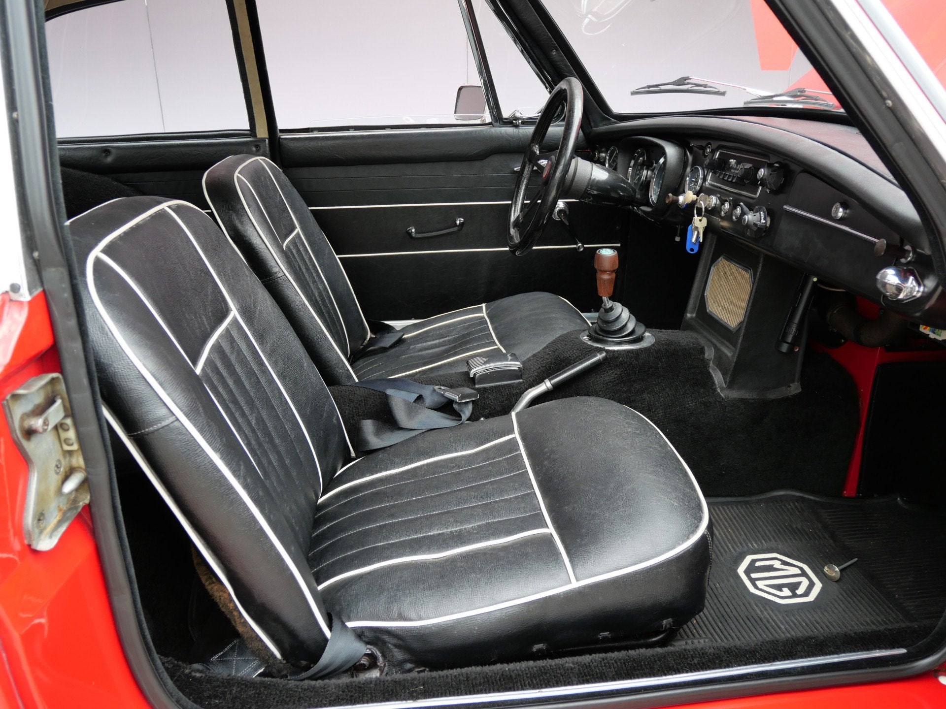 MG B 1.8 GT OVERDRIVE | LEER | ORIGINEEL | EUROPESE UITVOERI, foto 7