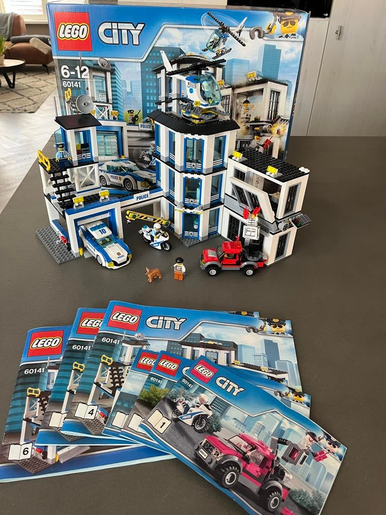 LEGO City 60141 Politiebureau - Complete set met doos, City, Lego, Ophalen of Verzenden, Zo goed als nieuw