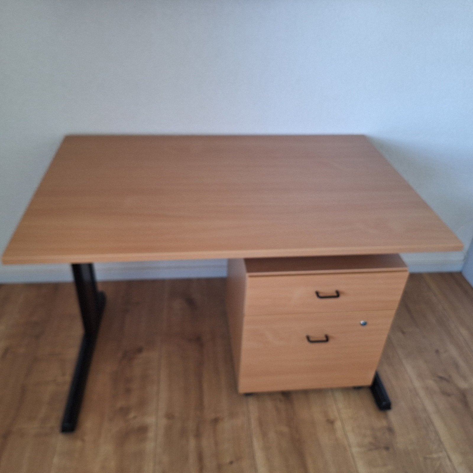 Bureautafel met ladekast, Ophalen