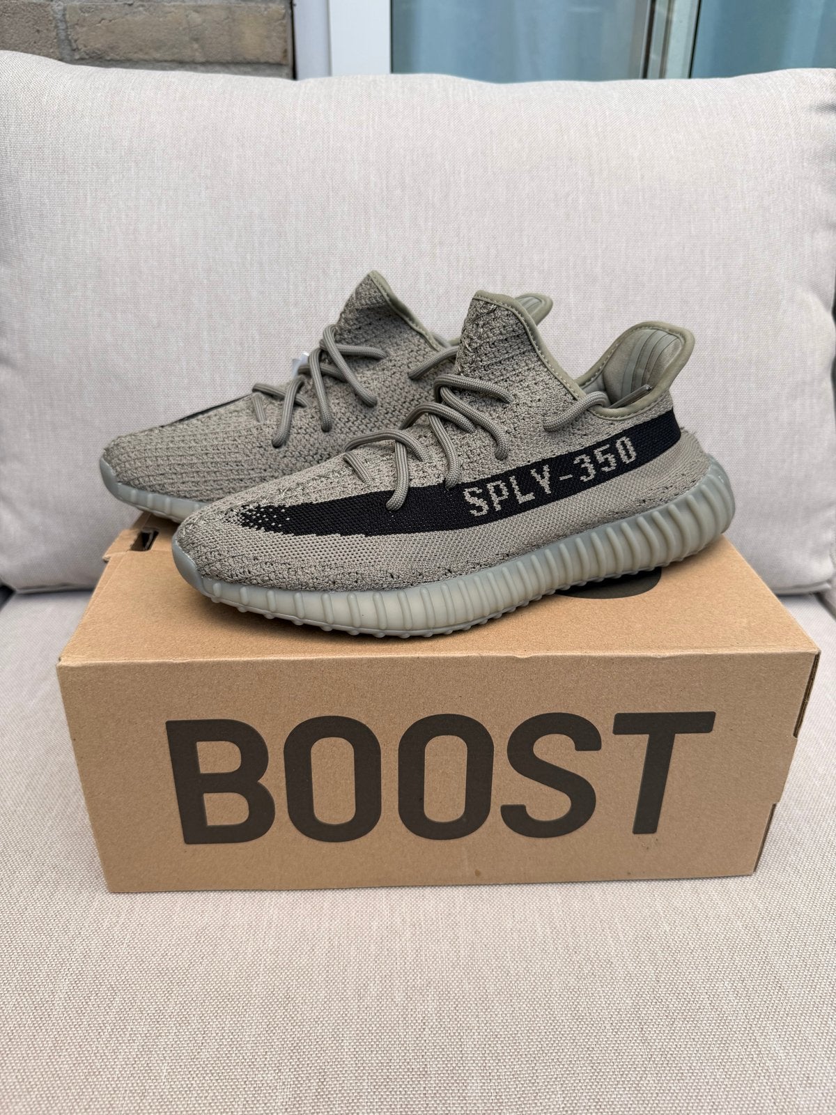 Nieuw adidas Yeezy Boost 350 V2 Granite – maat 41⅓ met bon, Ophalen of Verzenden, Nieuw, Overige kleuren, Sneakers of Gympen