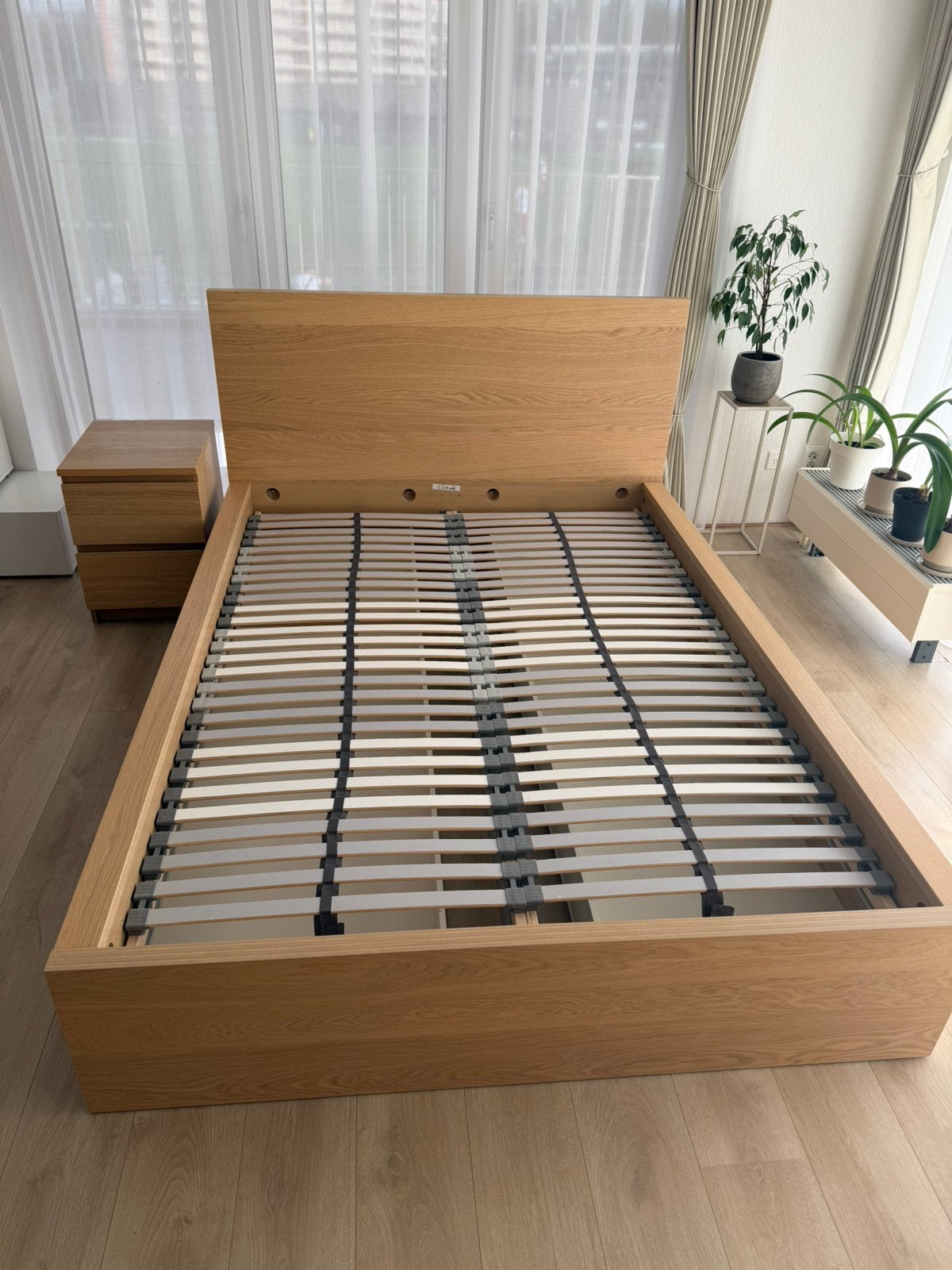 Bed IKEA 140 x 200 uittrekbare lades en nachtkastje, Ophalen, Bruin, Tweepersoons, 140 cm
