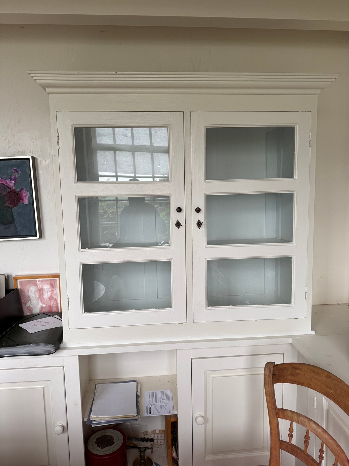 Mooie witte vitrinekast buffetkast in landelijke stijl, Huis en Inrichting, Ophalen, Zo goed als nieuw, 25 tot 50 cm, 150 tot 200 cm
