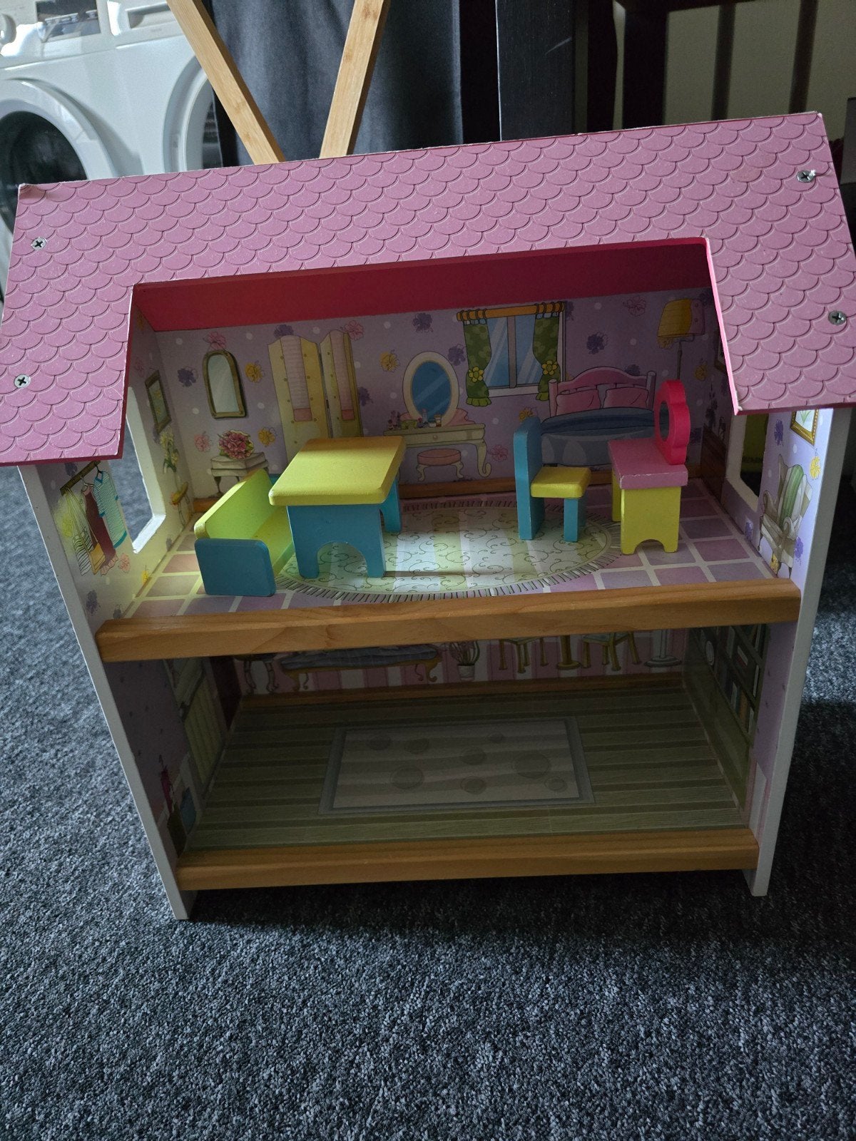 Houten poppenhuis met een paar meubels, Ophalen, Gebruikt
