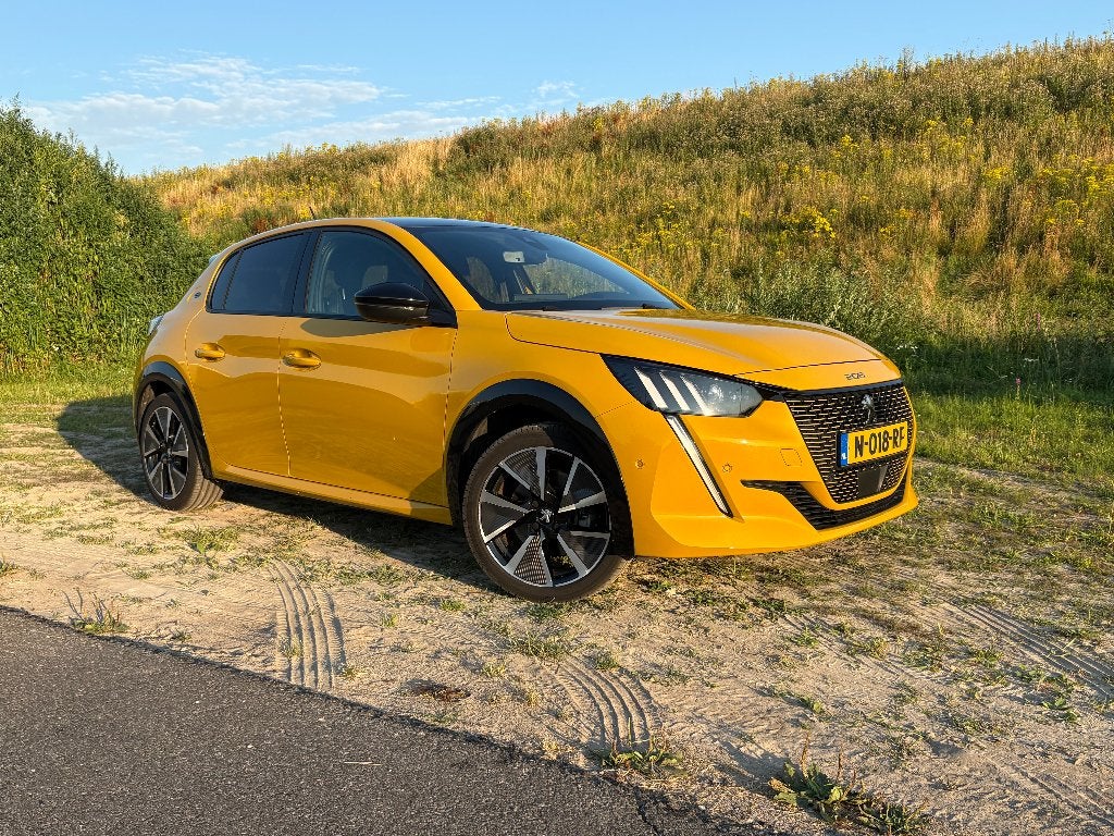 Peugeot e-208 GT Pack 2021 | Geel/Zwart | Vol opties, Auto's, Elektrische buitenspiegels, Zwart, Elektrisch, Particulier
