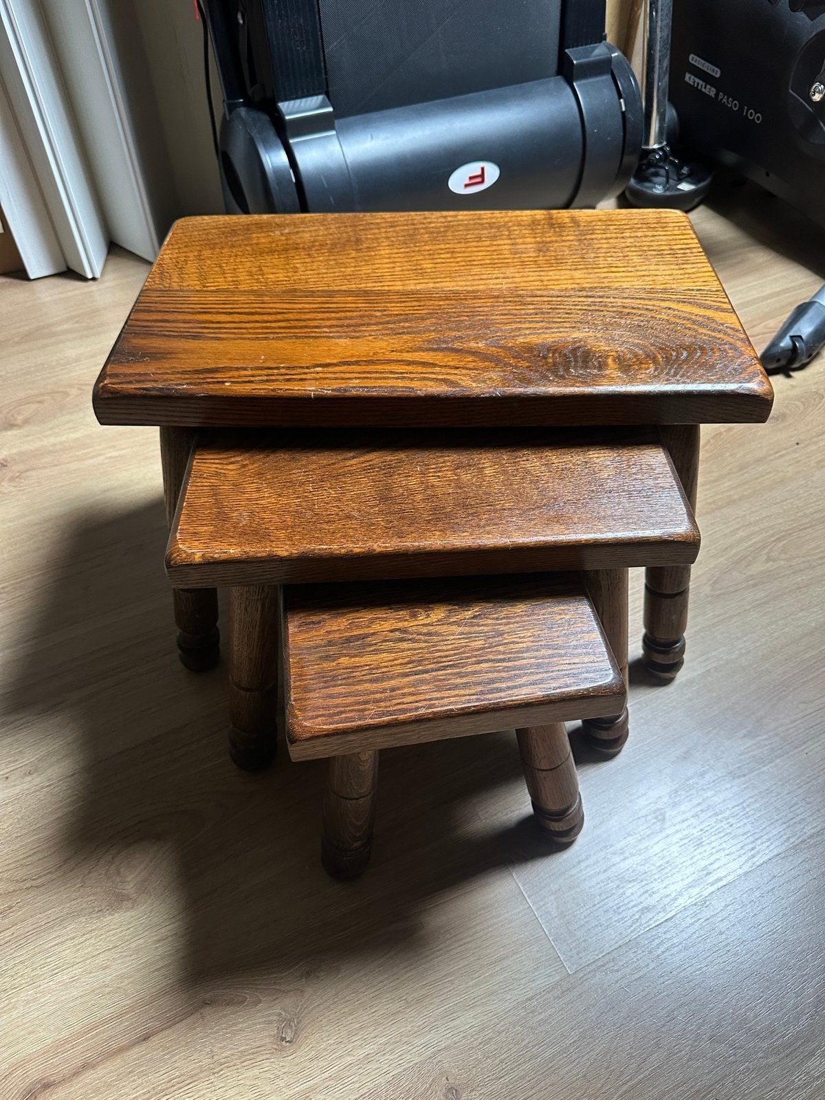 Set van 3 massief eiken bijzettafeltjes, Minder dan 45 cm, Minder dan 55 cm, Gebruikt, Ophalen of Verzenden