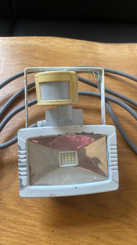 Buitenlamp met Bewegingssensor - Gebruikt, Tuin en Terras, Overige materialen, Bewegingssensor, Gebruikt, Minder dan 50 watt