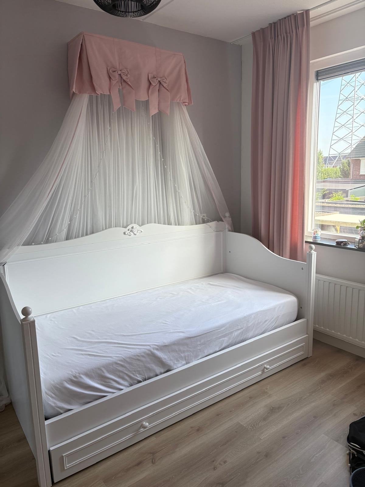 Wit kinderbed met uitschuifbaar logeerbed en opberglades, Ophalen, 85 tot 100 cm, Gebruikt, Matras