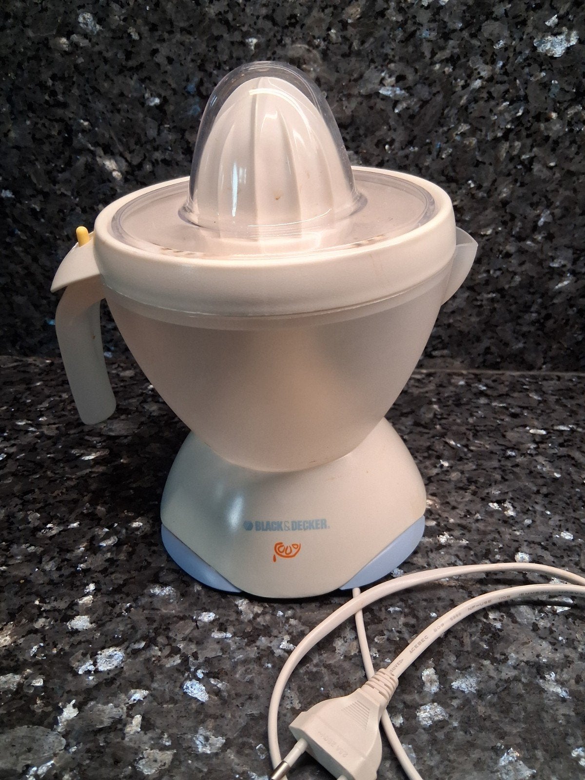 citruspers Black & Decker €10, Witgoed en Apparatuur, Juicers, Ophalen of Verzenden, Citruspers