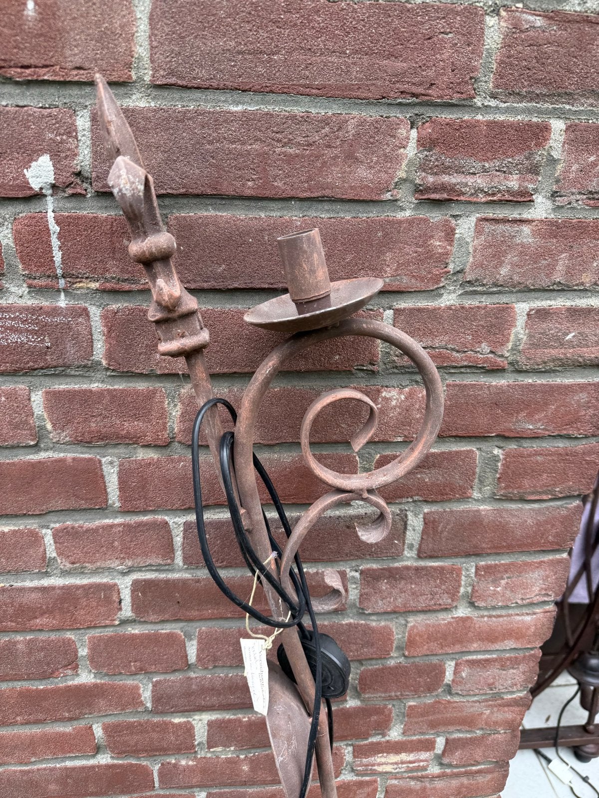 Wandlamp ijzer met krul, ook geschikt voor buiten, Ophalen of Verzenden, Gebruikt, Metaal
