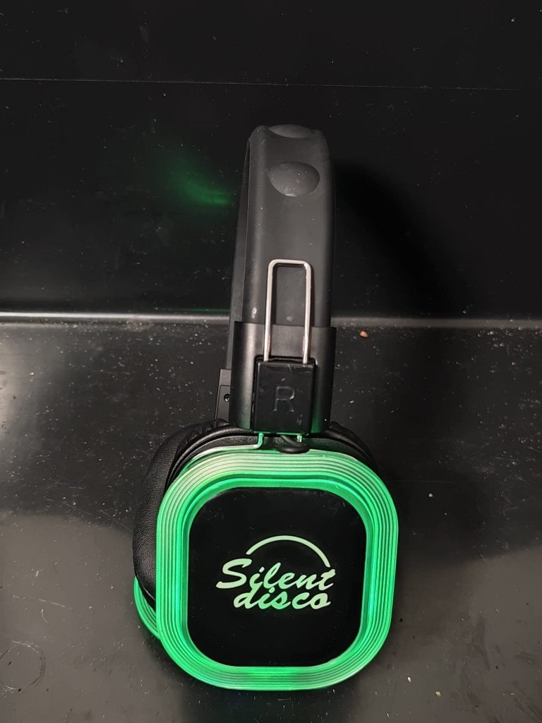 Professionele silent disco 200 koptelefoonss 8 zenders, Ophalen of Verzenden, Gebruikt, Overige merken, Draadloos