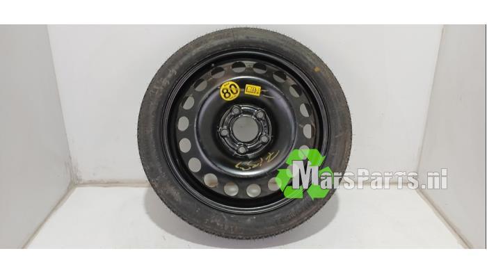 Reservewiel van een Opel Astra, Gebruikt, Velg(en), -, -
