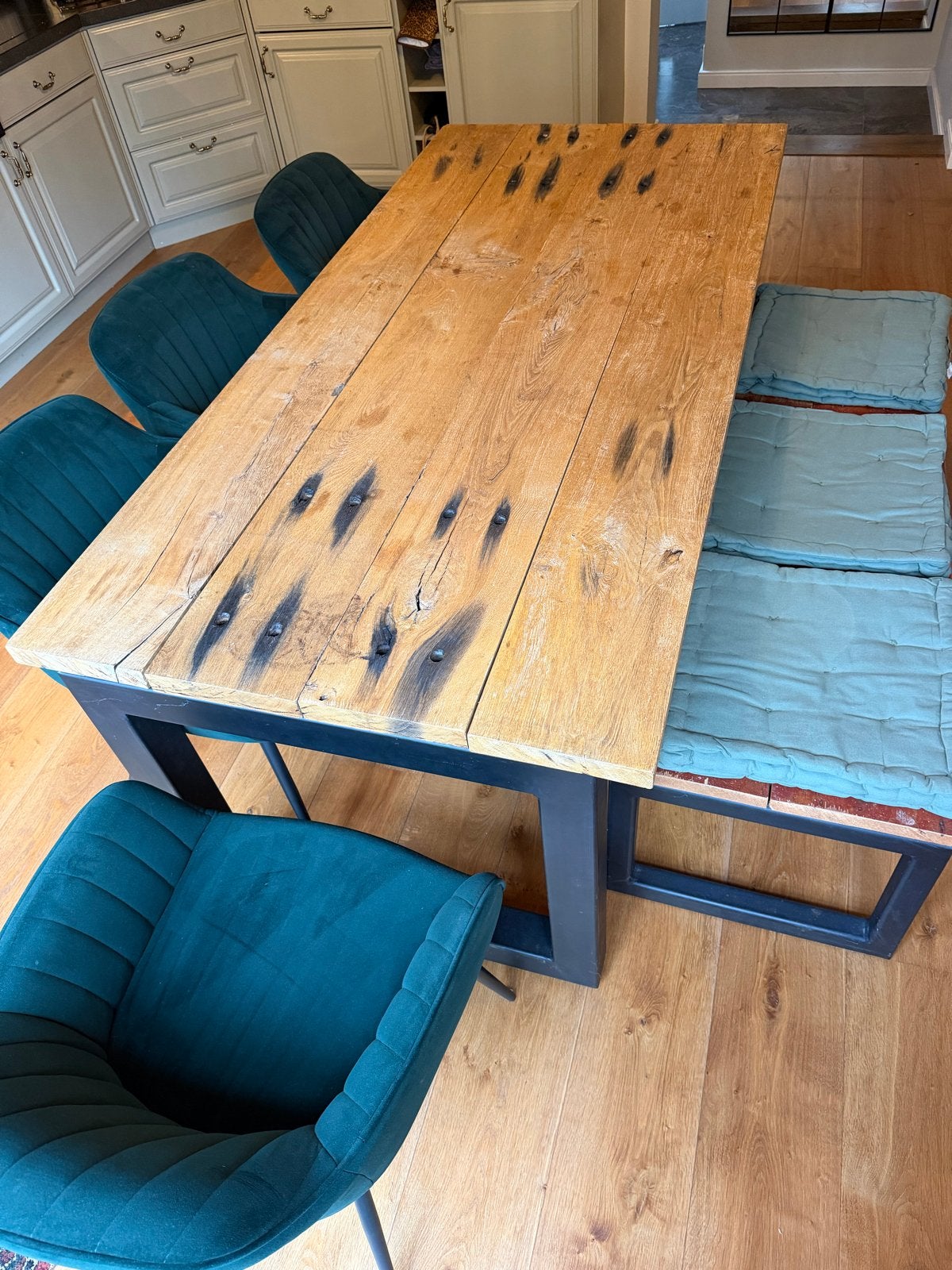 Eettafel industrieel 6 tot 8 pers & 4 stoelen & bank, Ophalen, Gebruikt, Industrieel modern, Eikenhout