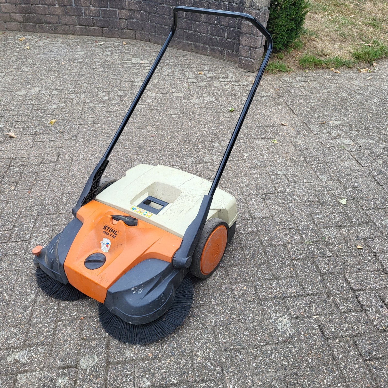 Stihl Accu Veegmachine KGA 770 (2013) - Voor onderdelen, Ophalen, Gebruikt, Stihl