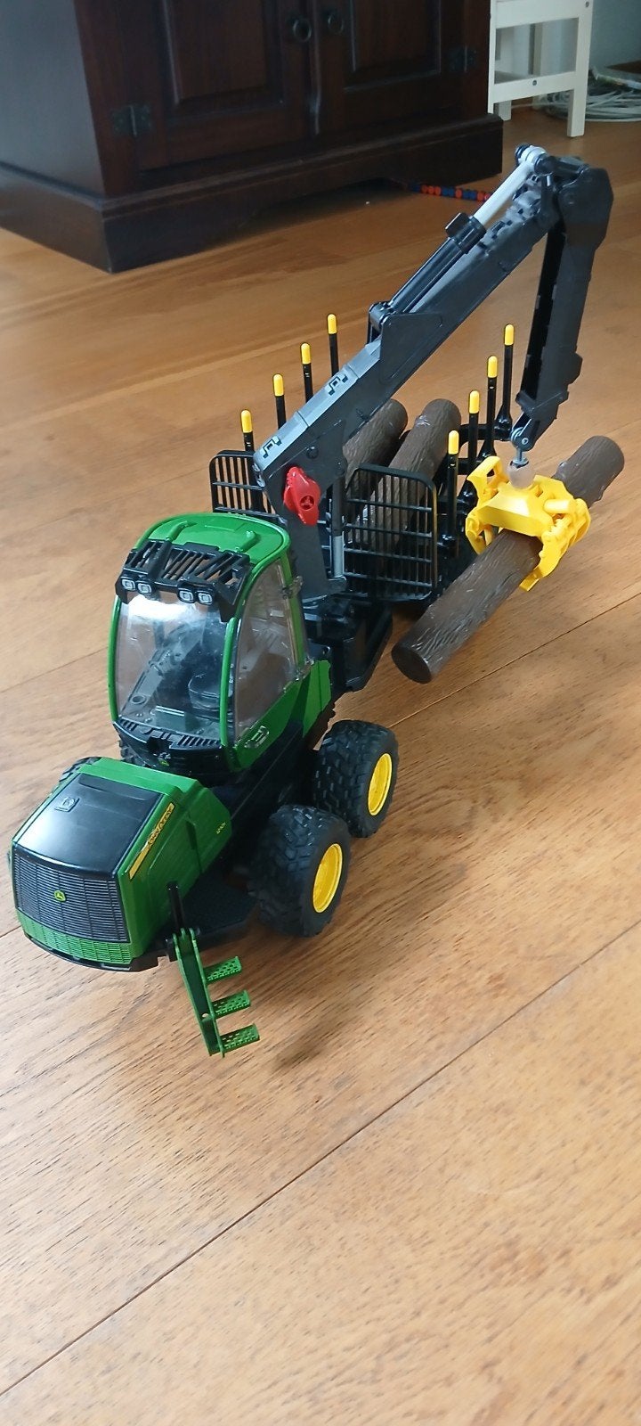 Bruder John Deere 1210E Harvester bosbouwtrekker met kraan, Ophalen, Gebruikt
