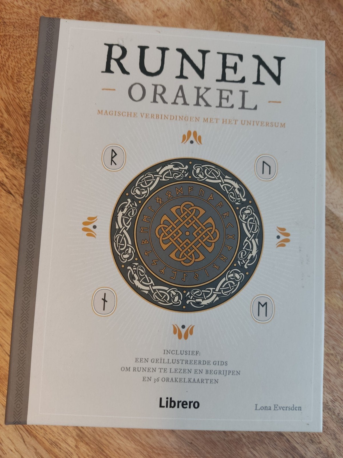 Runen orakel, Ophalen of Verzenden, Zo goed als nieuw, Tarot of Kaarten leggen, Overige typen