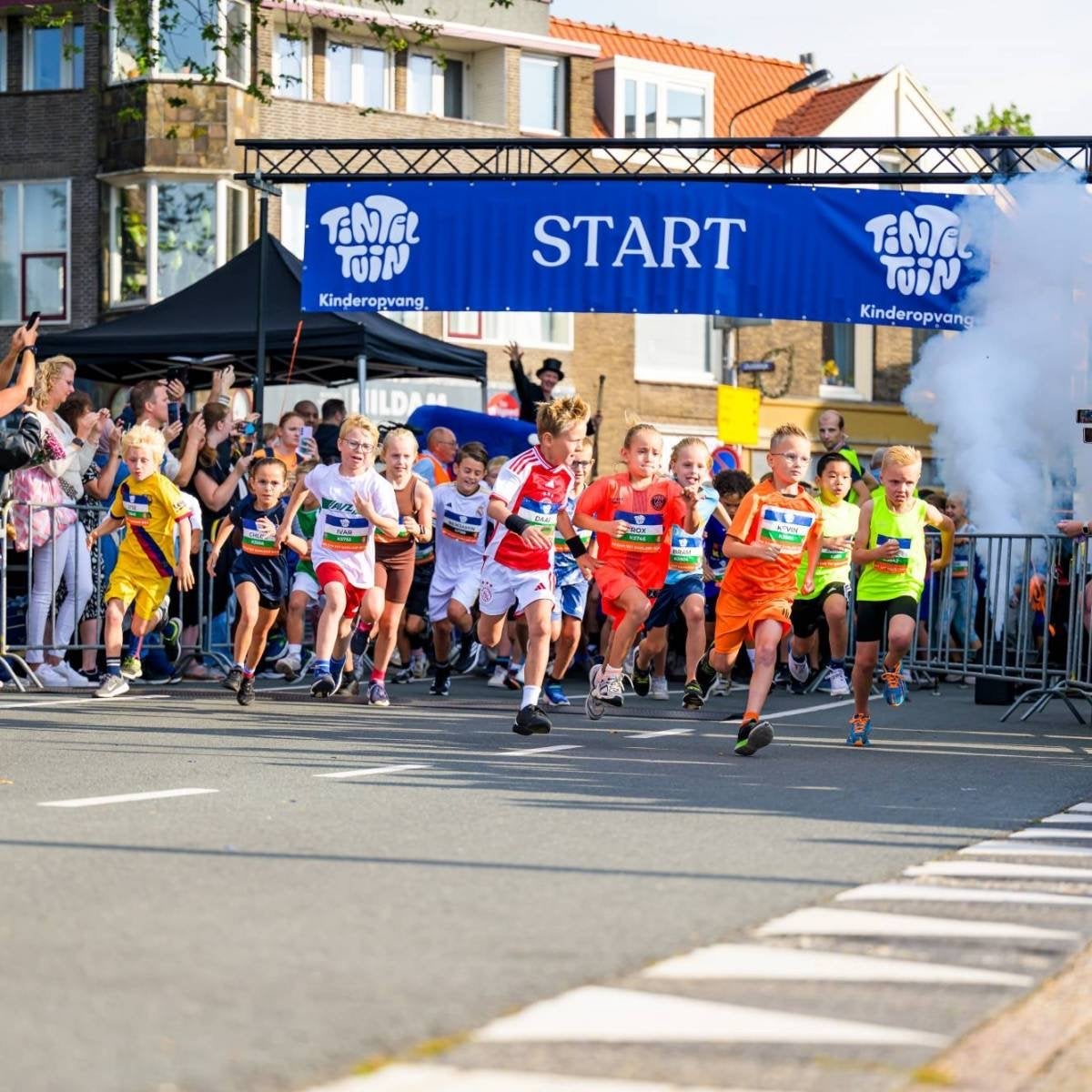 Gezocht 2 tickets dam tot dam, Tickets en Kaartjes, Sport | Overige, Twee personen, September