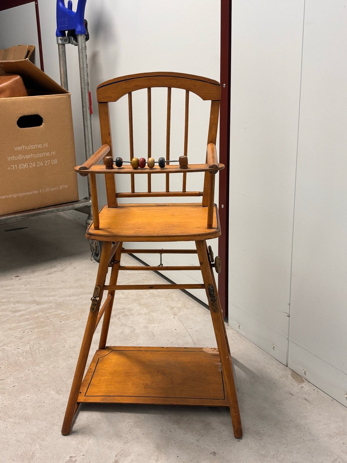 Vintage houten kinderstoel / tafelstoel met speelgoed, Ophalen