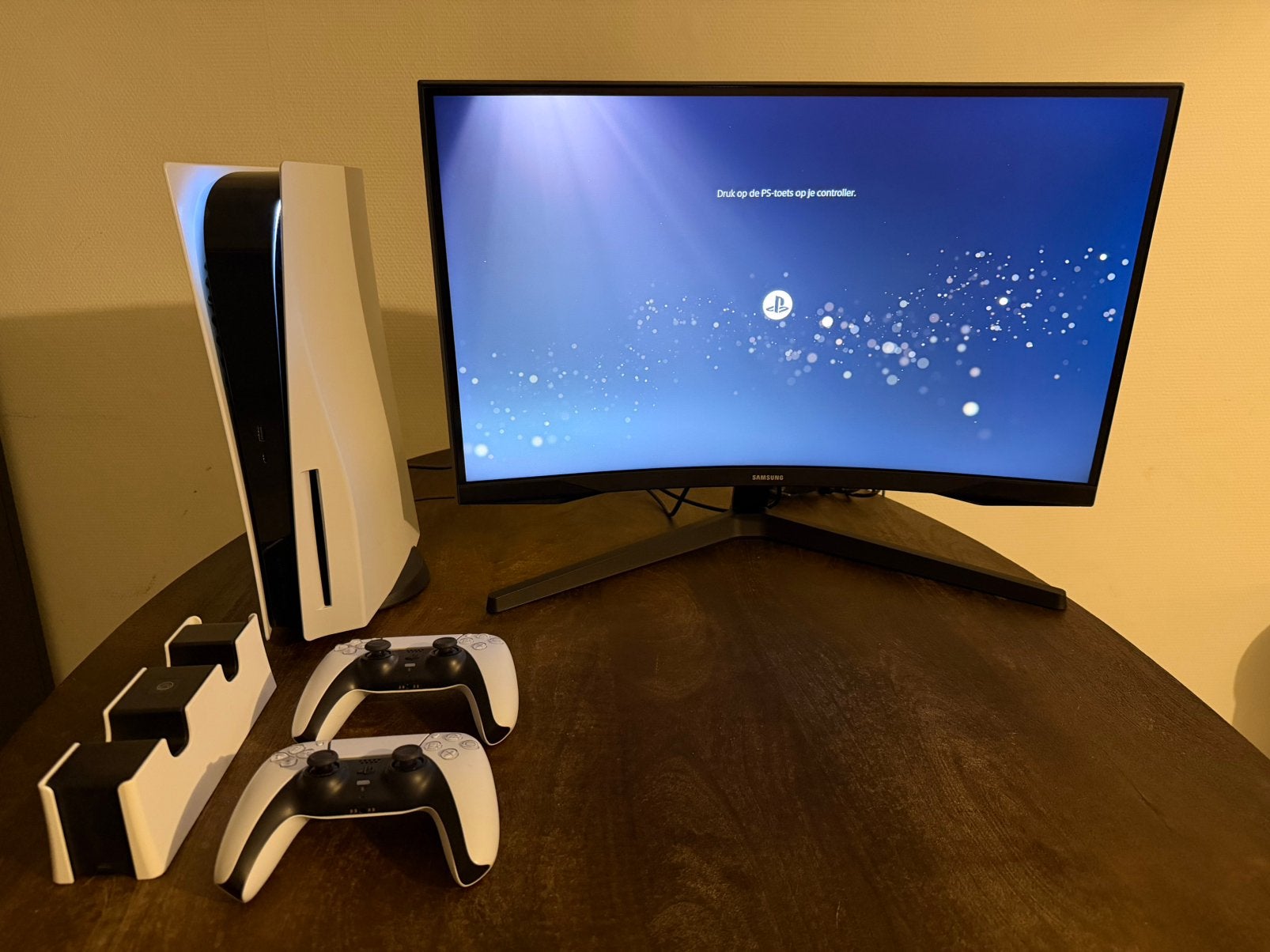 Foto 4 van Playstation 5 / PS5 + Gaming Monitor