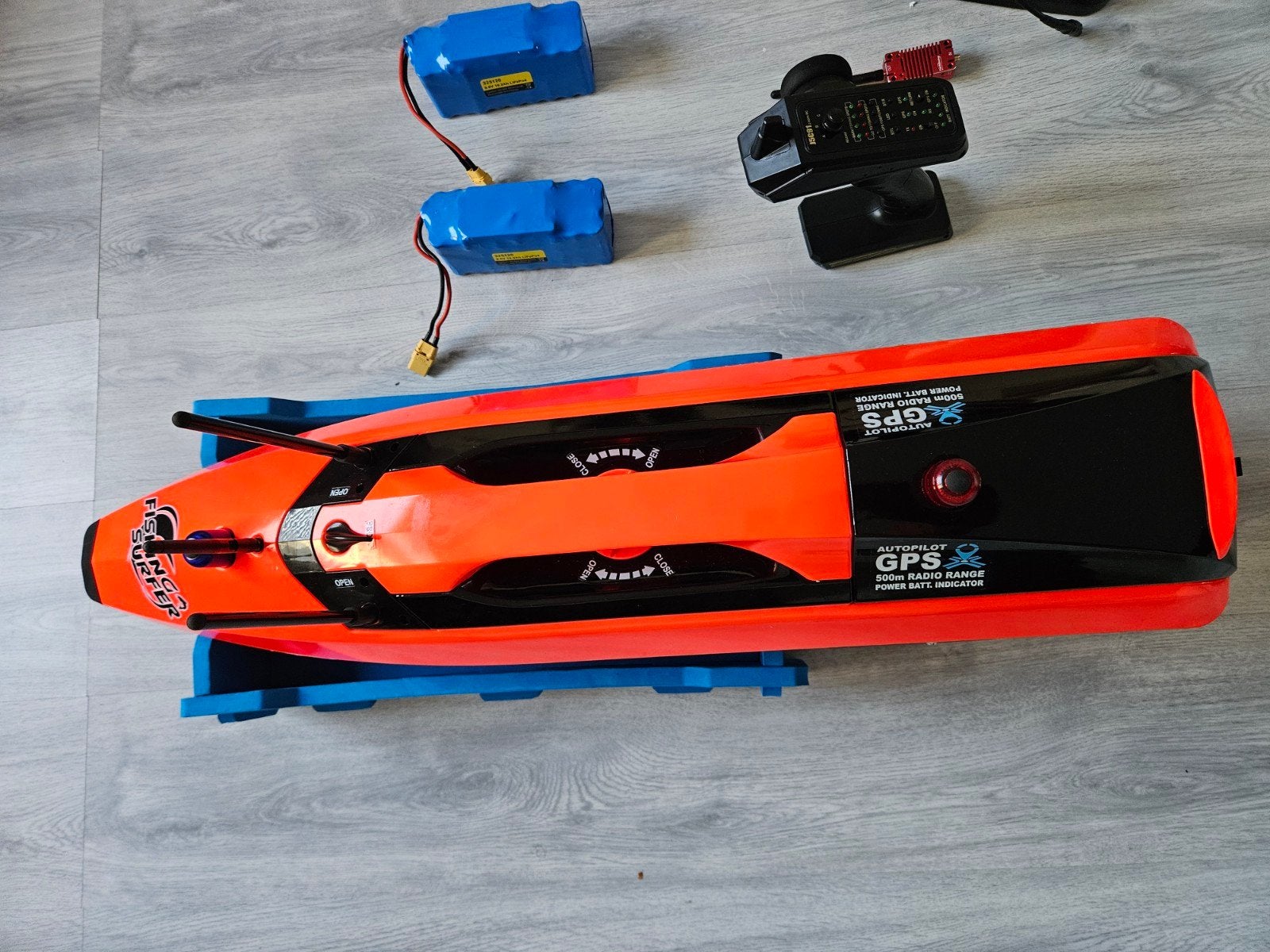 Voerboot met GPS, fishfinder en extra accu's, Overige merken, Gebruikt, Ophalen of Verzenden, Groter dan 1:32