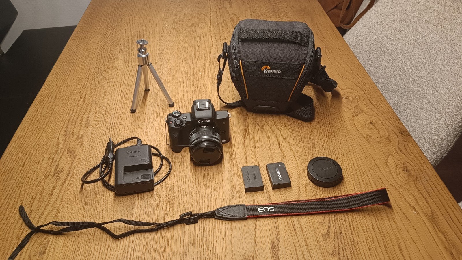 Canon EOS M50 systeemcamera met 15-45mm lens en accessoires, Audio, Tv en Foto, Fotocamera's Digitaal, Ophalen, Canon, Bluetooth