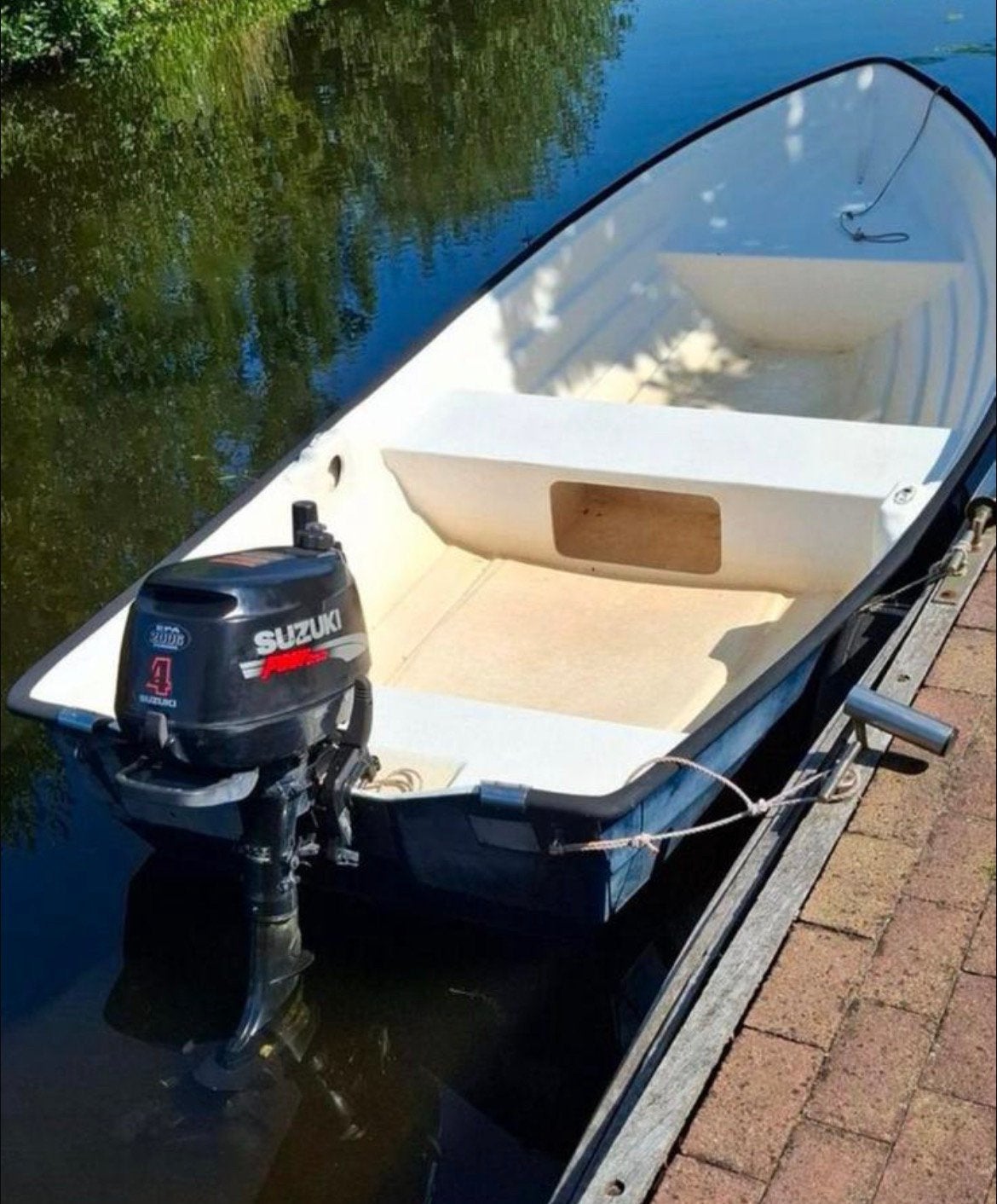 Wit sloepje met Suzuki 4pk, Watersport en Boten, Sloepen, Ophalen, 1 m, Zo goed als nieuw, Polyester