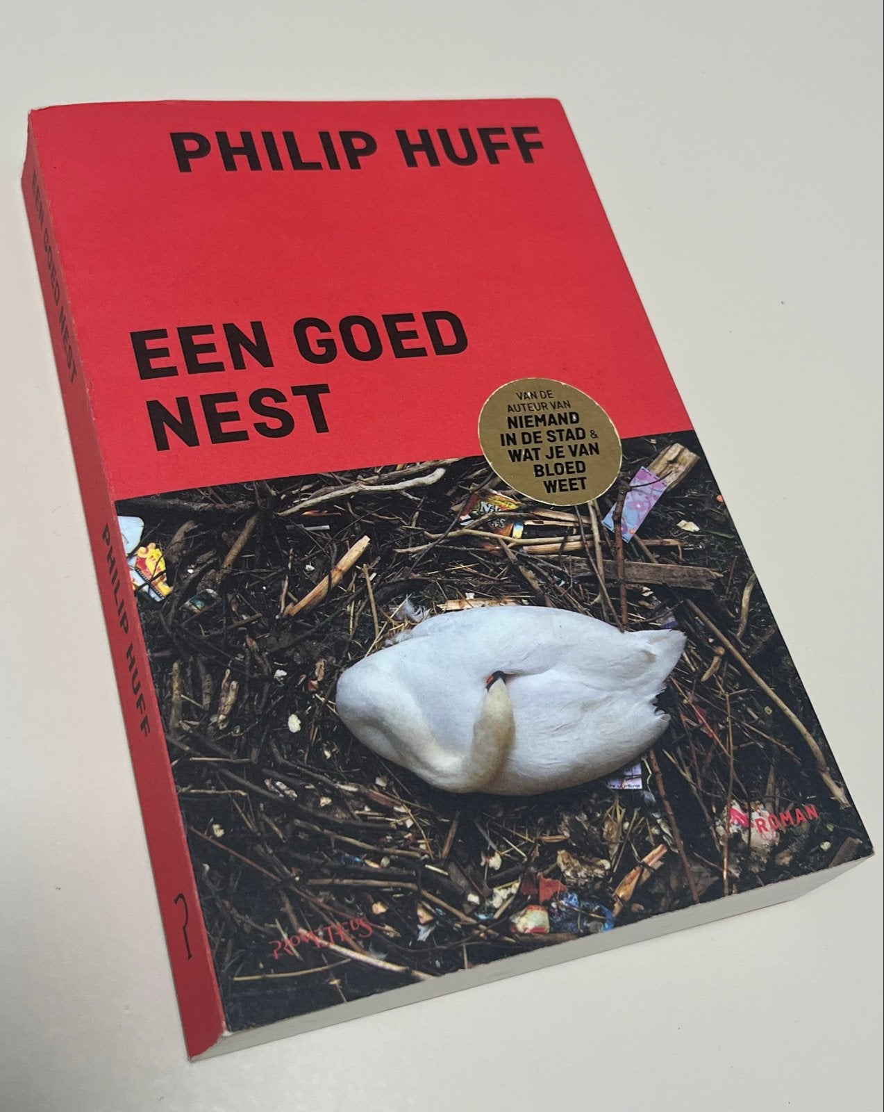 Een Goed Nest - Philip Huff (Roman), Boeken, Ophalen of Verzenden, Gelezen, Nederland