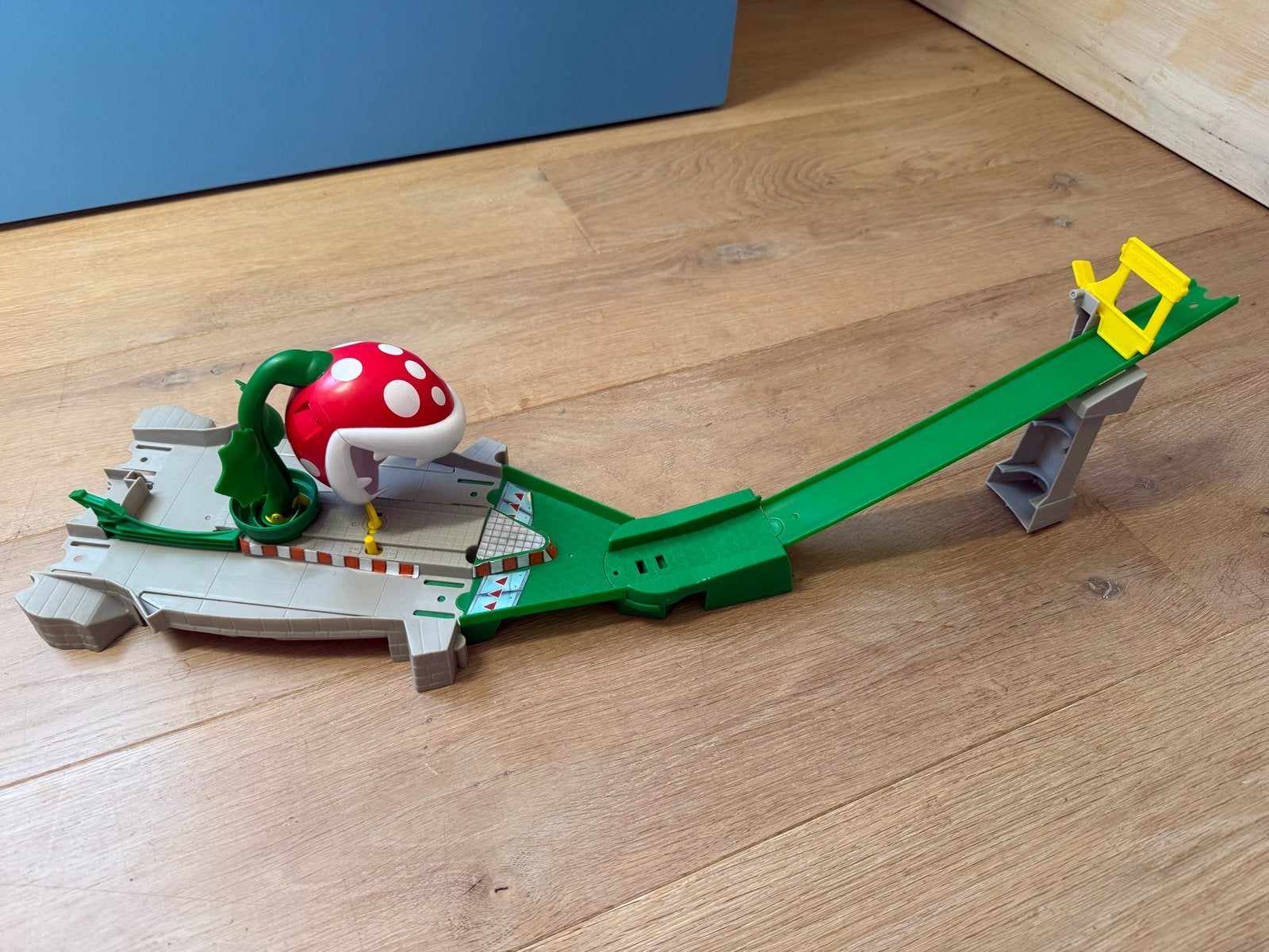 Hot Wheels Mario Kart Piranha Plant Racebaan met Yoshi, Ophalen, Racebaan, Zo goed als nieuw, Hot Wheels