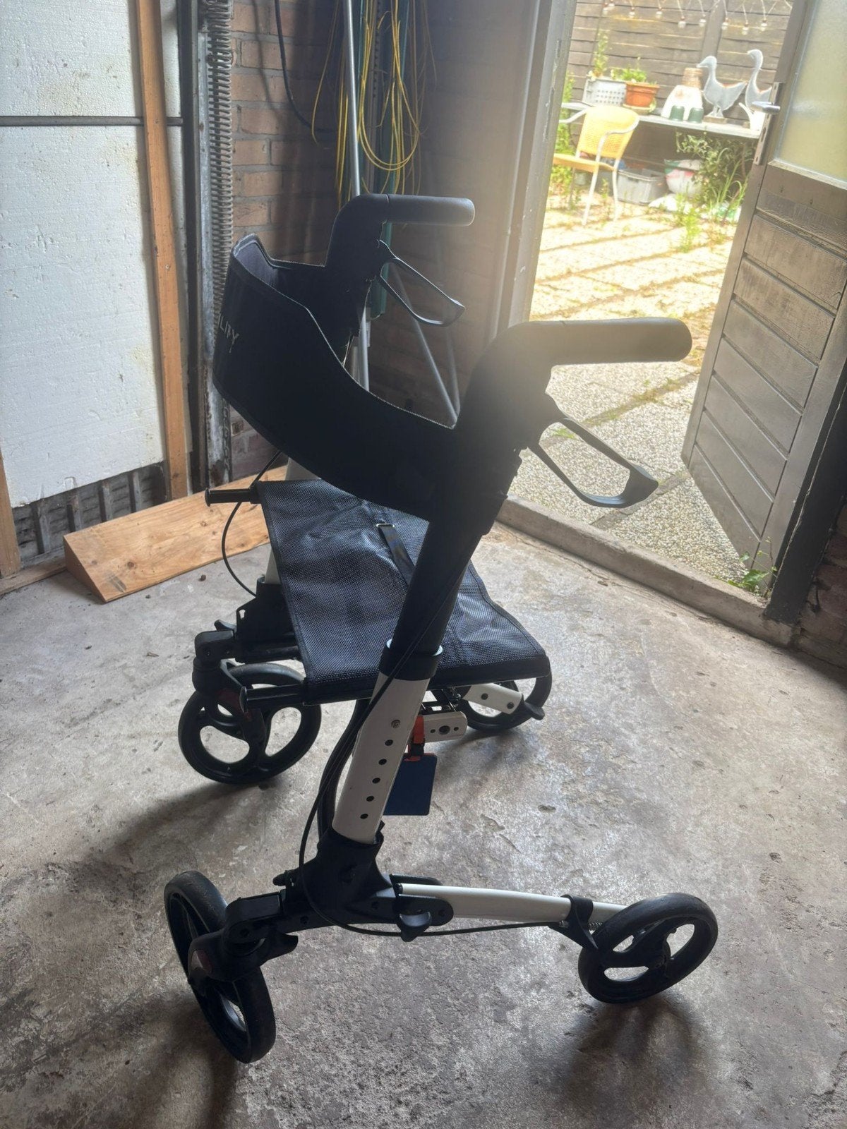 Lichtgewichte Rollator, Ophalen, Opvouwbaar, Zo goed als nieuw