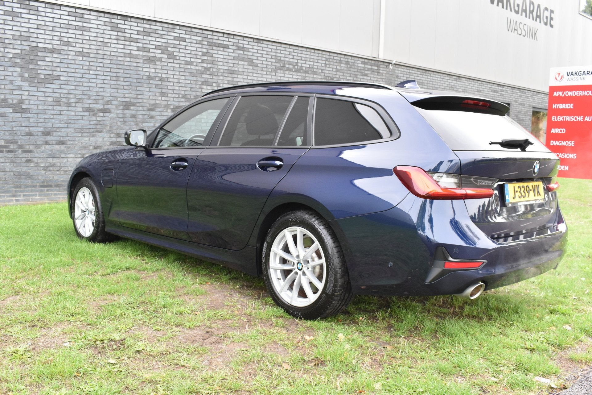 BMW 3 Serie Touring 330e Business Edition Plus Plugin-hybrid, 1998 cc, Achterwielaandrijving, Gebruikt, Euro 6
