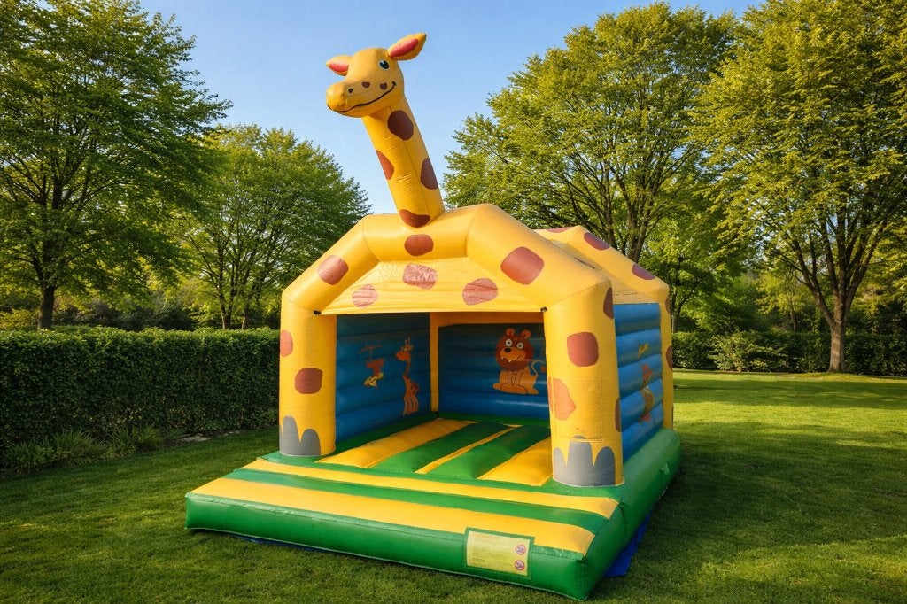 Te huur: Springkussen 4x5m, Ophalen, Zo goed als nieuw