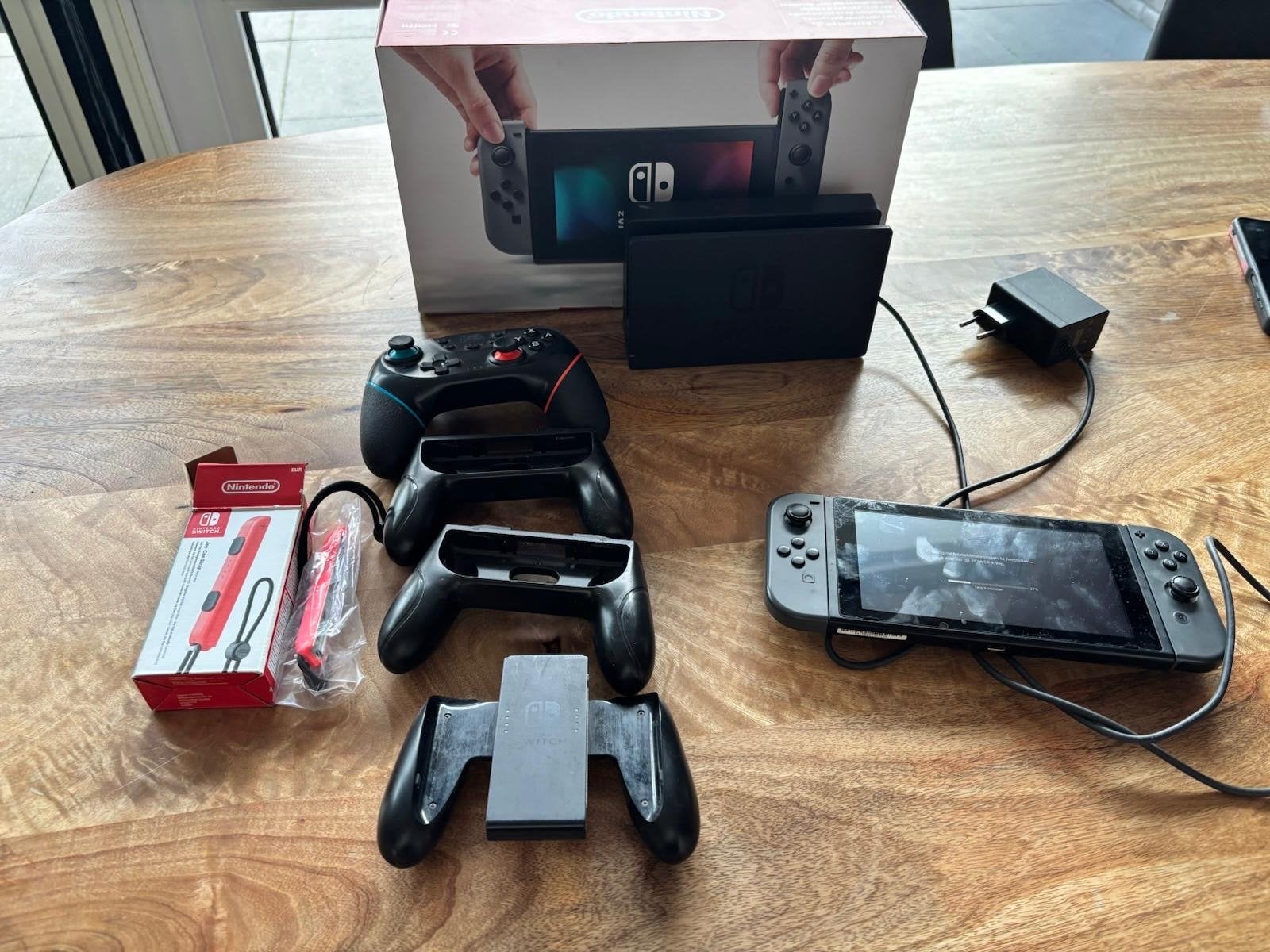 Nintendo Switch, Spelcomputers en Games, Ophalen of Verzenden, Gebruikt, Met 2 controllers, Switch Original
