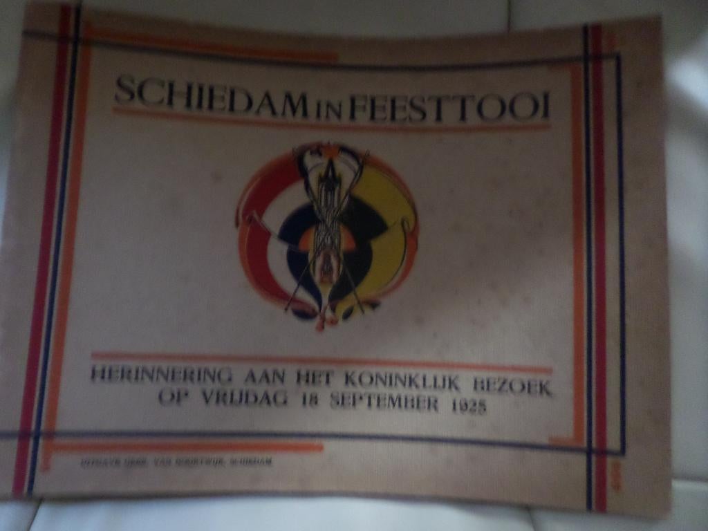 Te Koop een Album Schiedam in feesttooi., Boeken, Overige Boeken, Ophalen of Verzenden, Gelezen