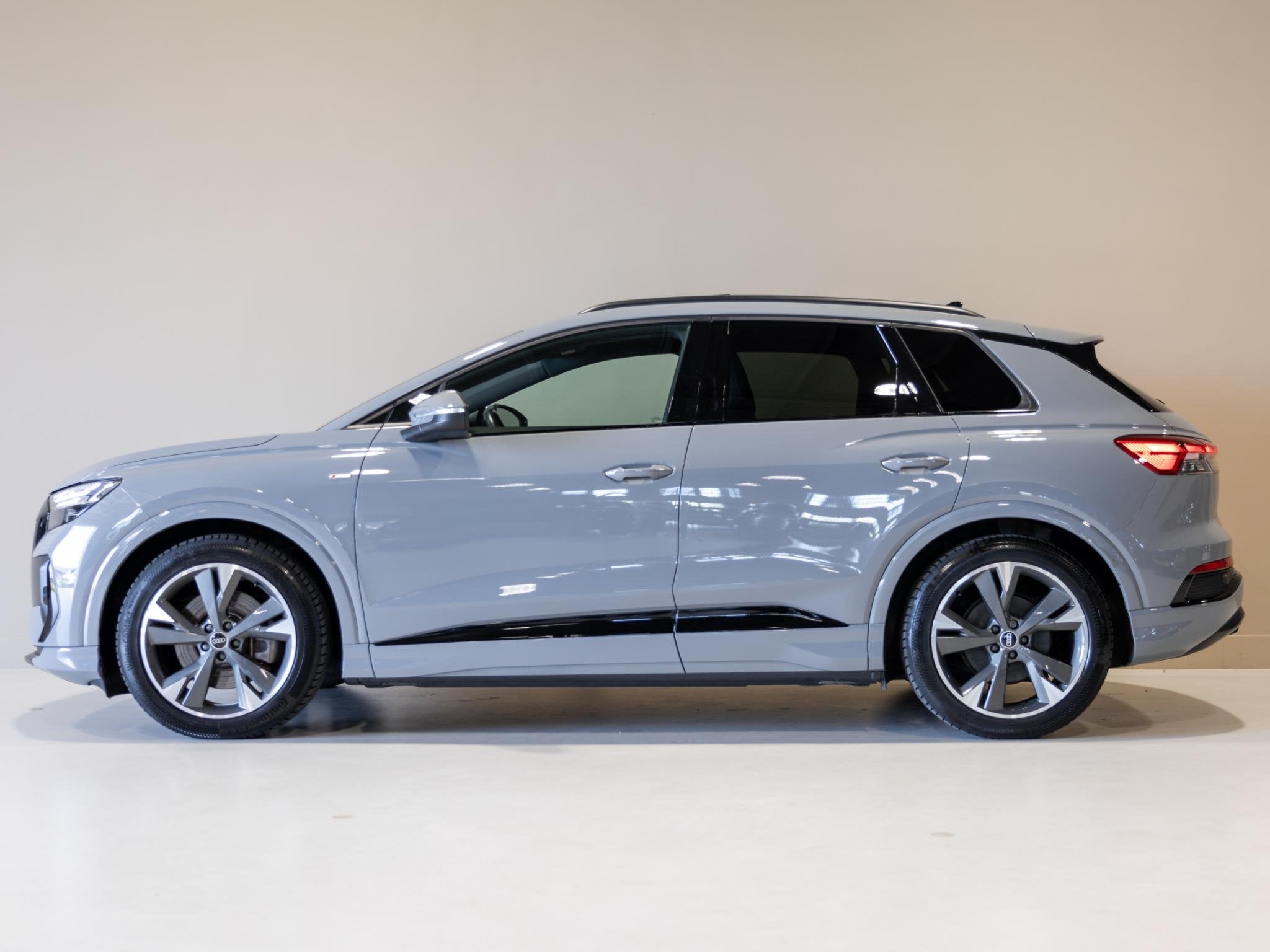 Audi Q4 e-tron 40 Launch edition S Competition 77 kWh SOH 94, Auto's, Automaat, Dealer onderhouden, Achterwielaandrijving, Gebruikt