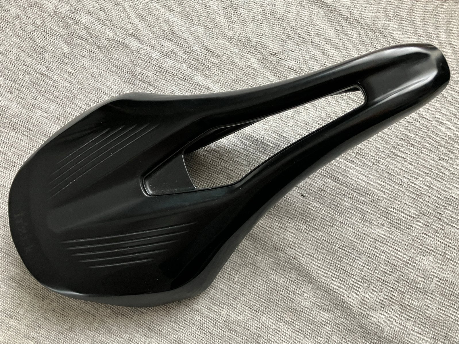 Fizik Vento Argo R1 140mm, Ophalen, Zadel, Carbon