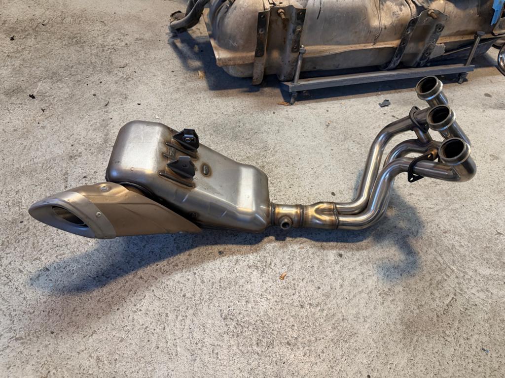 Originele uitlaat Yamaha Tracer 900, Motoren, Ophalen, Gebruikt