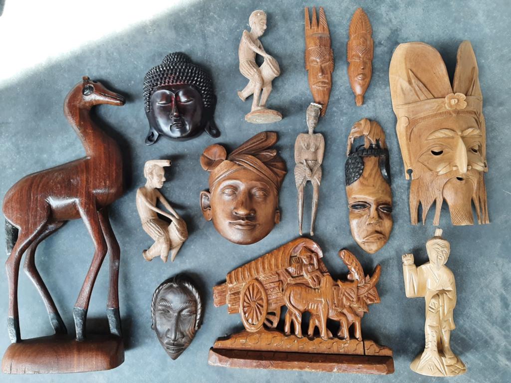13  houtsnijwerken met mankementen / Azië en afrika/, Antiek en Kunst, Kunst | Beelden en Houtsnijwerken, Ophalen of Verzenden