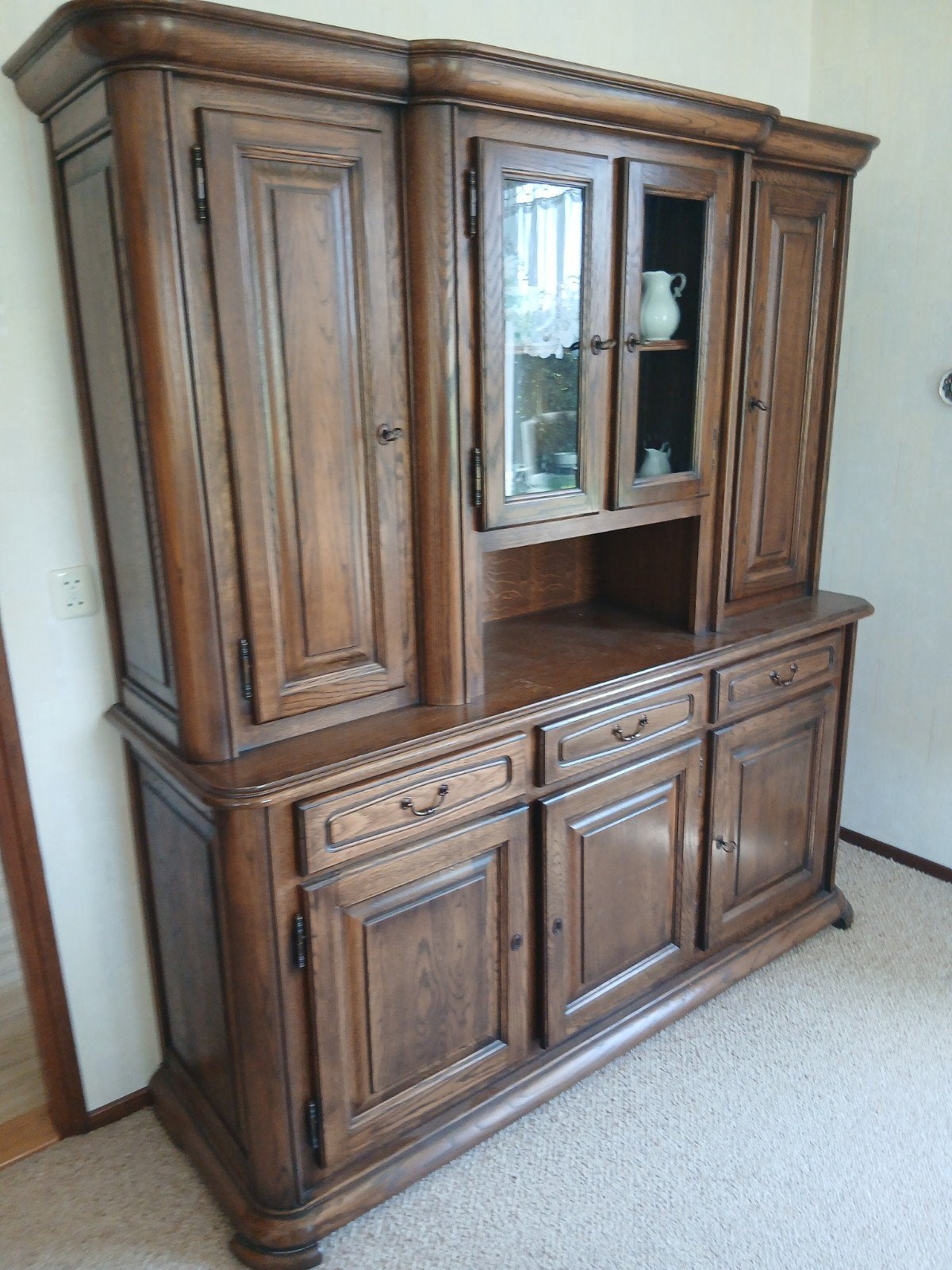 Prachtige houten buffetkast . Veel opbergruimte, Huis en Inrichting, Kasten | Buffetkasten, Ophalen, 25 tot 50 cm, 200 cm of meer