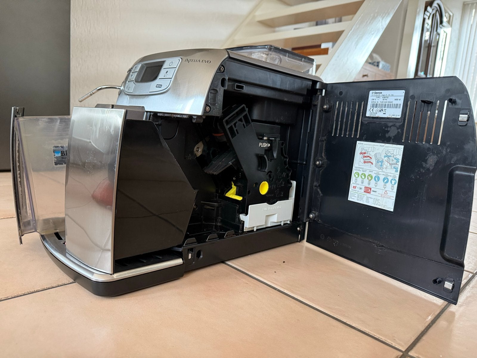Saeco Intelia Evo - Goed schoonmaken nodig, Witgoed en Apparatuur, Koffiezetapparaten, Ophalen, Gebruikt, Koffiemachine, Koffiebonen