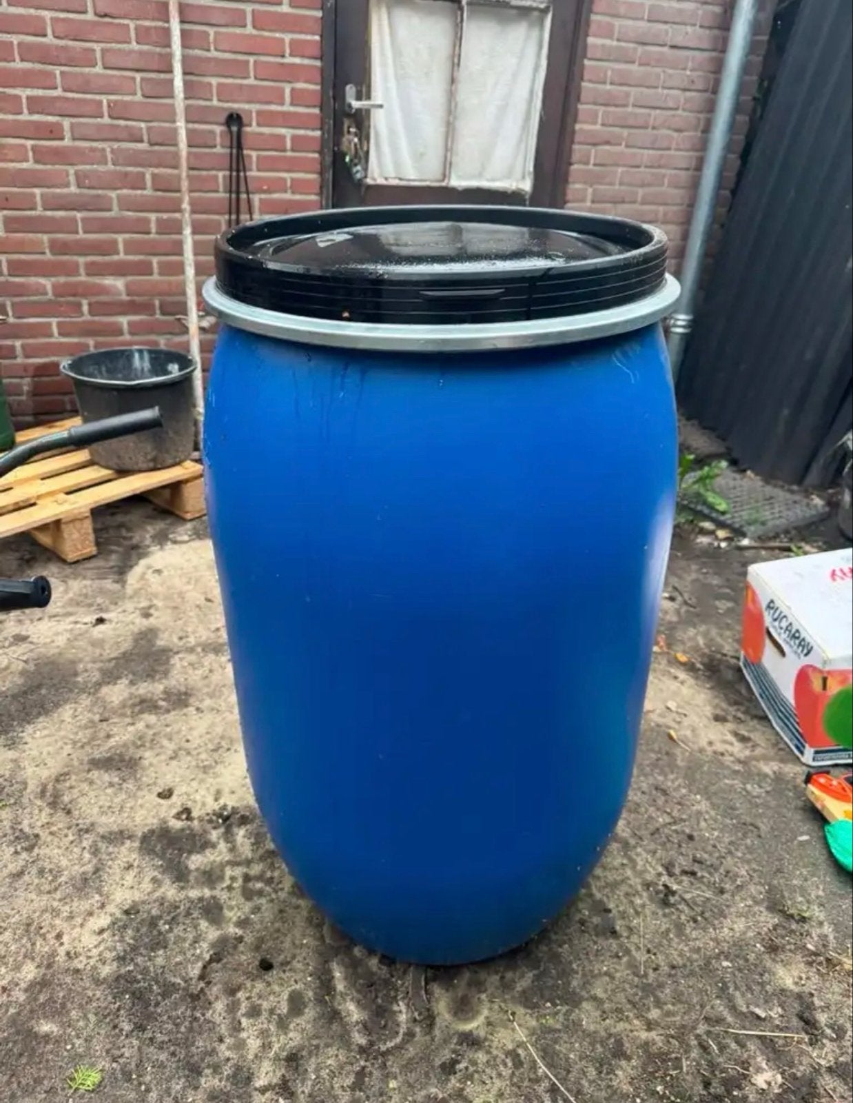 2x Blauwe Regentonnen / Vaten - 200 liter, 150 liter of meer, Ophalen, Gebruikt, Kunststof