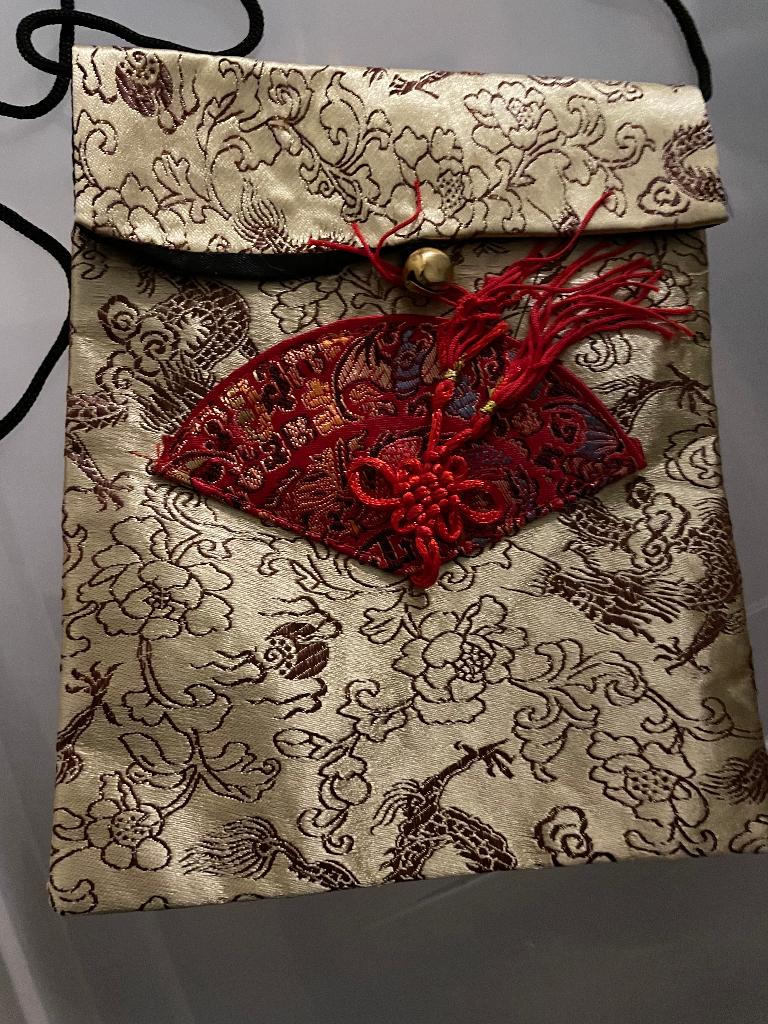 Klein gouden Chinees tasje 19 cm bij 15 cm, Ophalen of Verzenden, Zo goed als nieuw, Overige kleuren, Schoudertasje