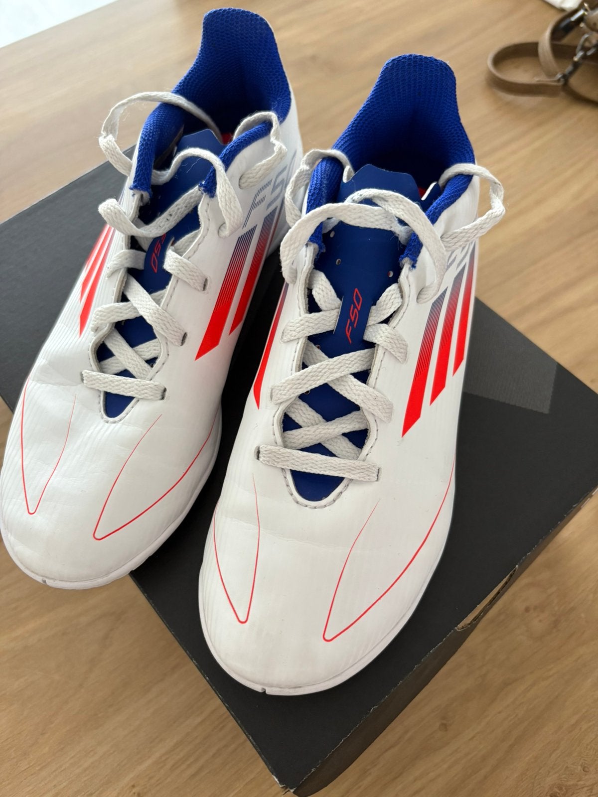 Adidas F50 maat 35, Ophalen of Verzenden, Zo goed als nieuw, Jongen of Meisje