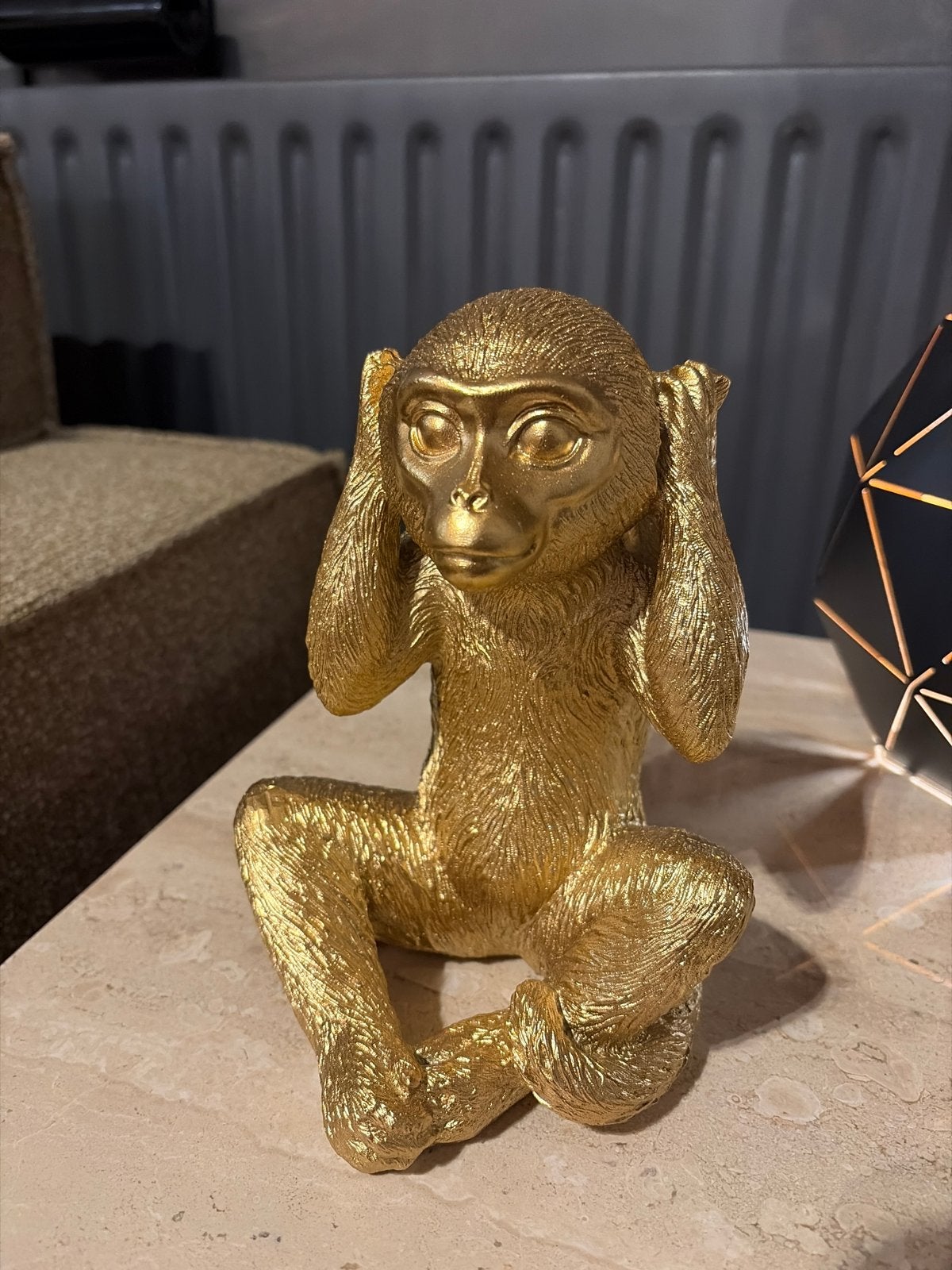 NIEUW Gouden Monkey No Hear beeldje 20 cm - Nieuw in doos, Ophalen of Verzenden, Nieuw, Goud