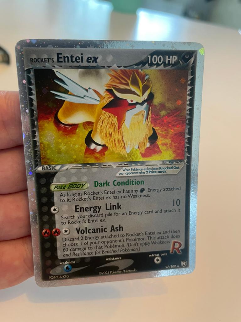 Team Rocket’s Entei ex met dubbele swirl 97/109, Ophalen of Verzenden, Zo goed als nieuw
