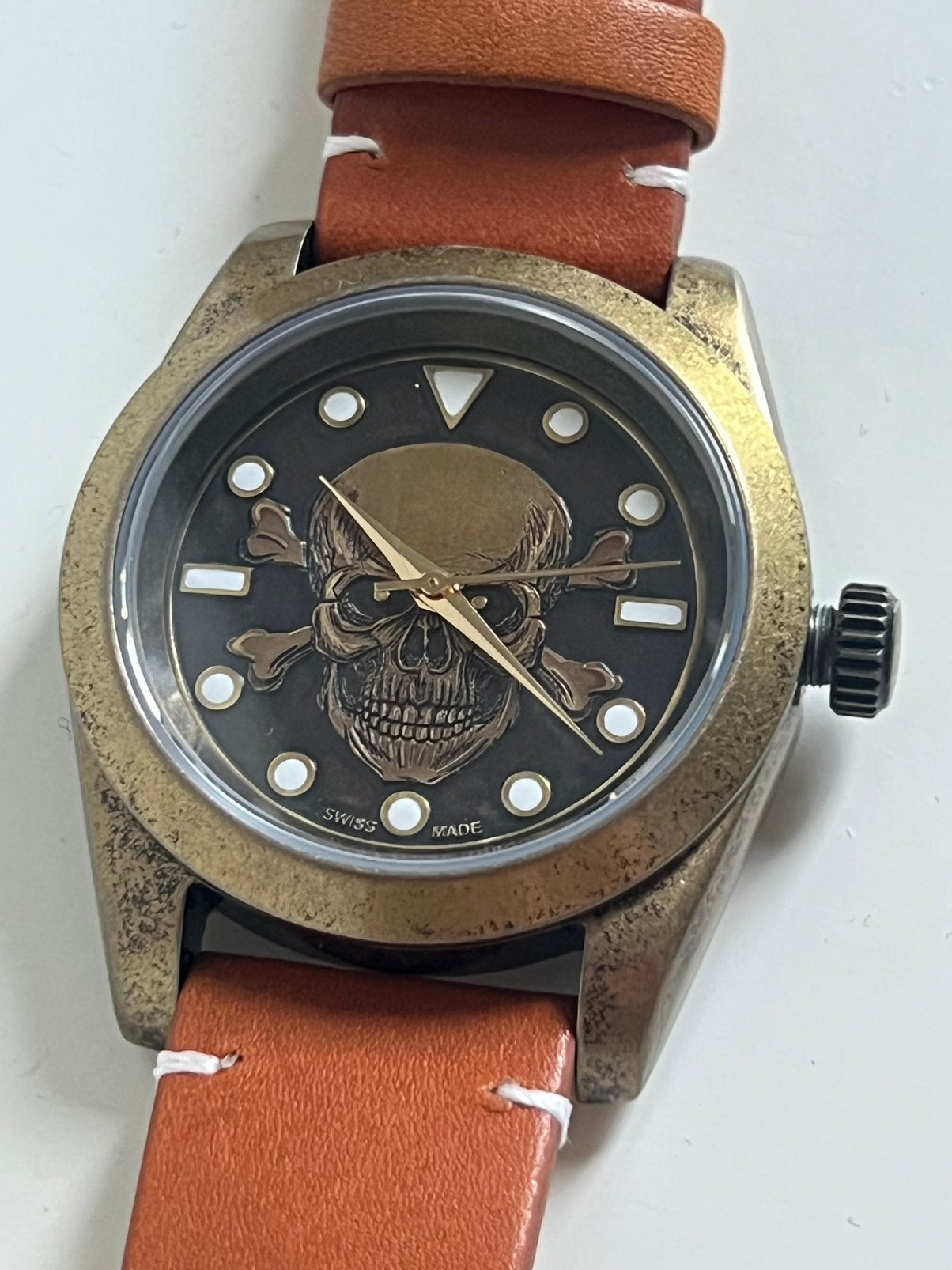 Handgemaakt horloge, bronzen, Swiss Made. ETA 2824 uurwerk, Overige merken, Overige materialen, Leer, Polshorloge